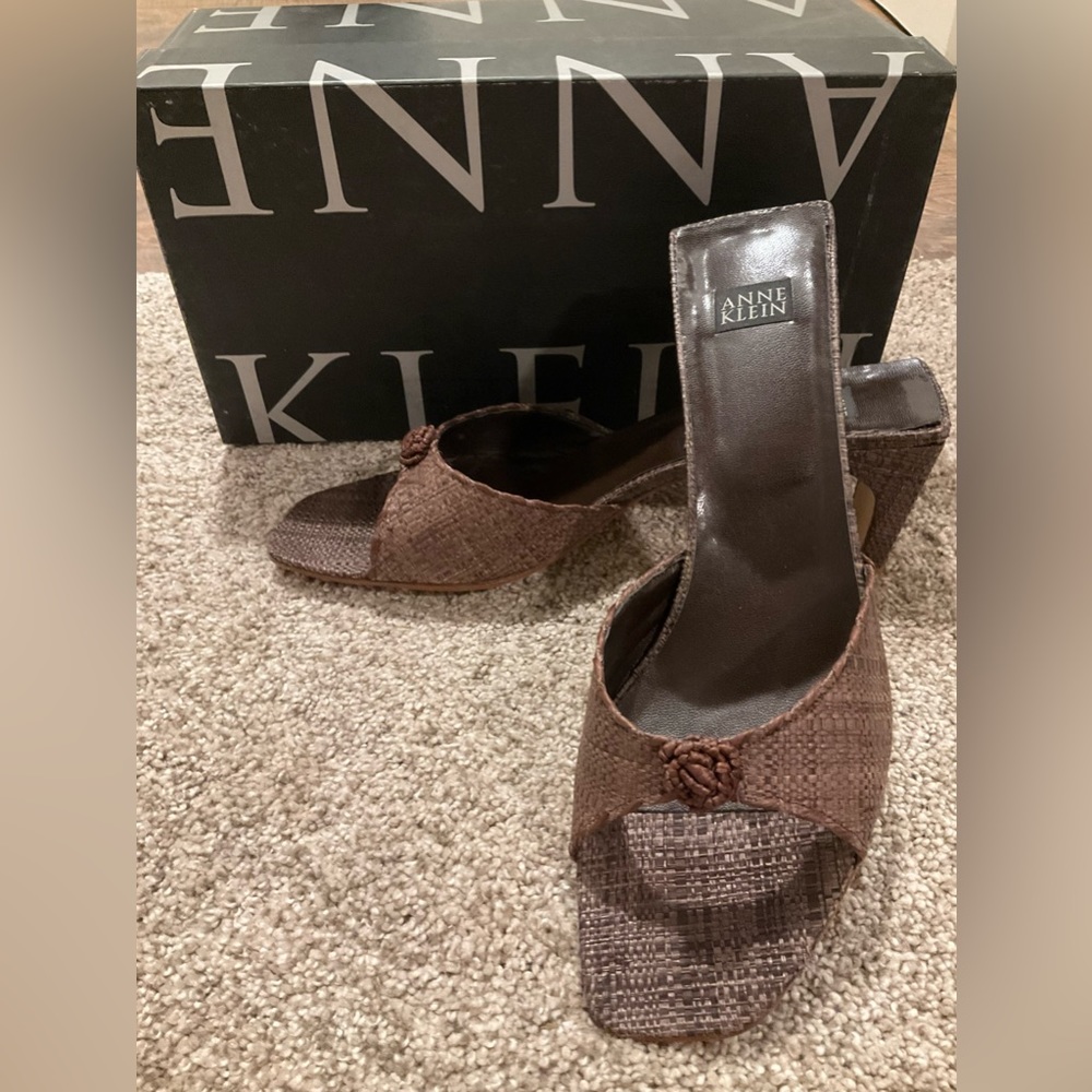 Anne Klein Cosmo Raffia Sandal Size 10M